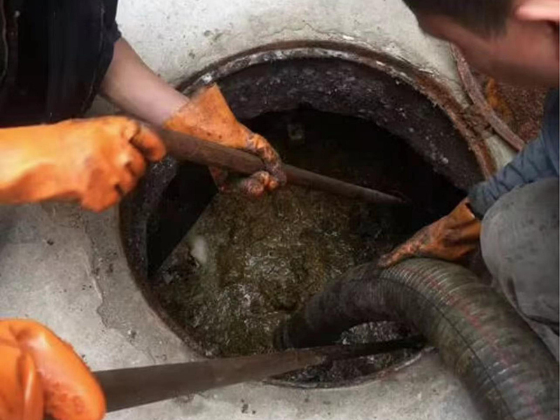 米易清理化粪池时如何避免沼气的危害?